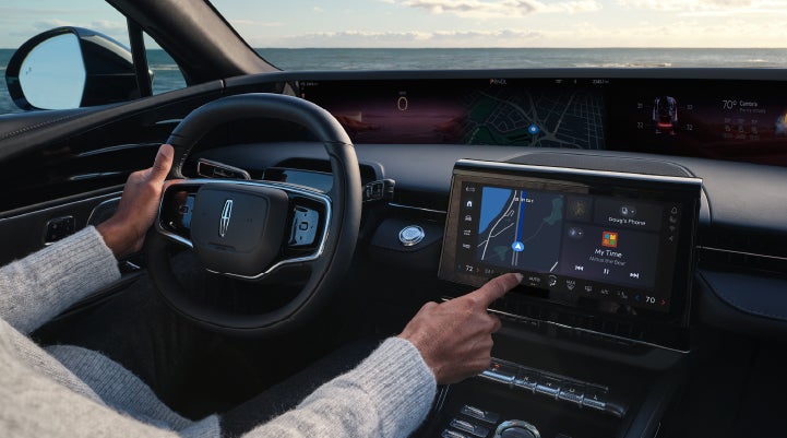 The driver of a 2024 Lincoln Nautilus® SUV interacts with the new Lincoln Digital Experience. | Bluebonnet Motors Lincoln in New Braunfels TX