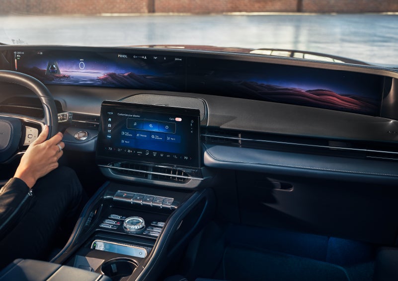 The Center LCD touchscreen allows for easy personalization of key information. | Bluebonnet Motors Lincoln in New Braunfels TX