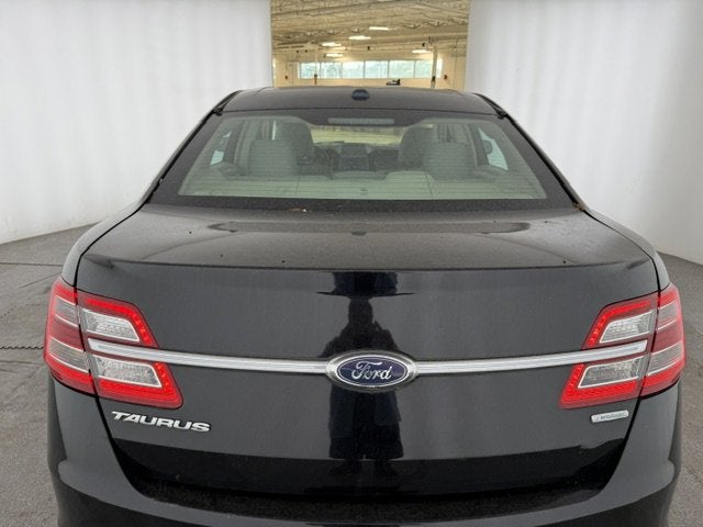 2016 Ford Taurus SE