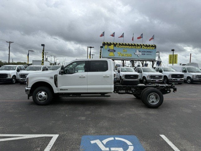2027 Ford Super Duty F-350 DRW Chassis LARIAT