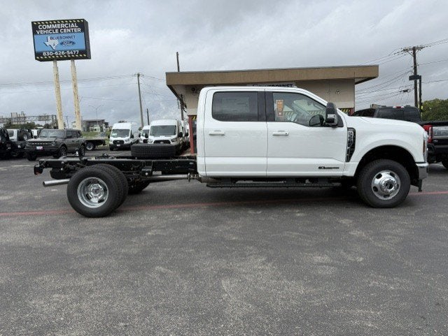 2027 Ford Super Duty F-350 DRW Chassis LARIAT