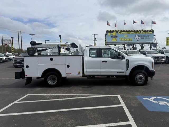 2025 Ford Super Duty F-350 DRW Crane XL