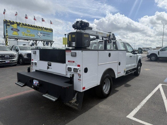 2025 Ford Super Duty F-350 DRW Crane XL