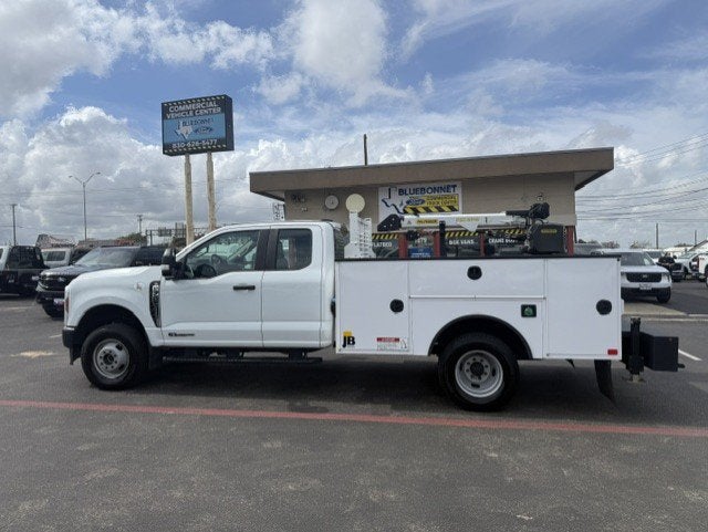 2025 Ford Super Duty F-350 DRW Crane XL