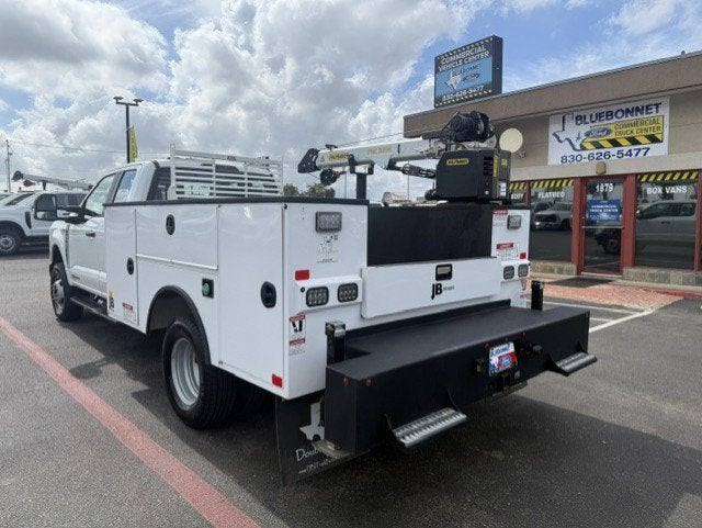 2025 Ford Super Duty F-350 DRW Crane XL