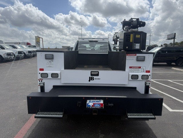 2025 Ford Super Duty F-350 DRW Crane XL