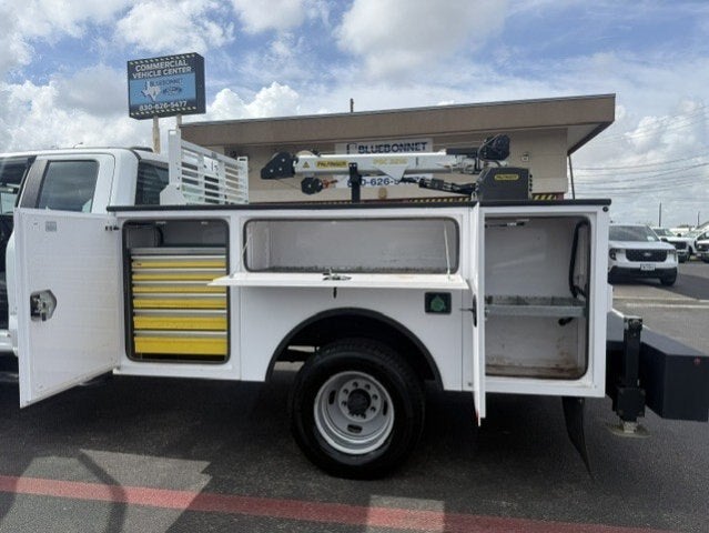 2025 Ford Super Duty F-350 DRW Crane XL