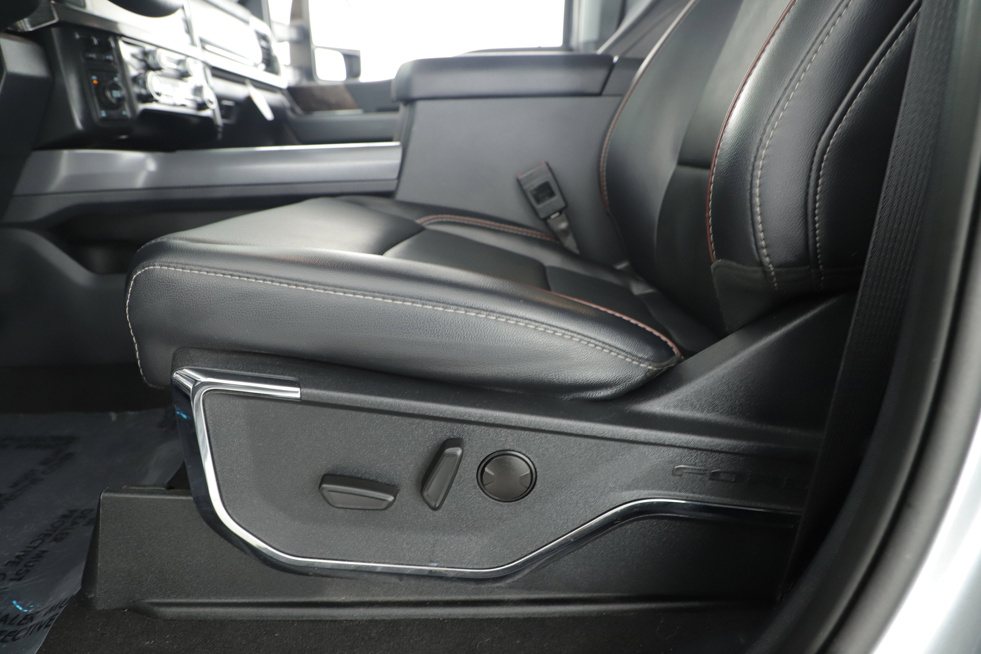 2024 Ford Super Duty F-350 SRW LARIAT