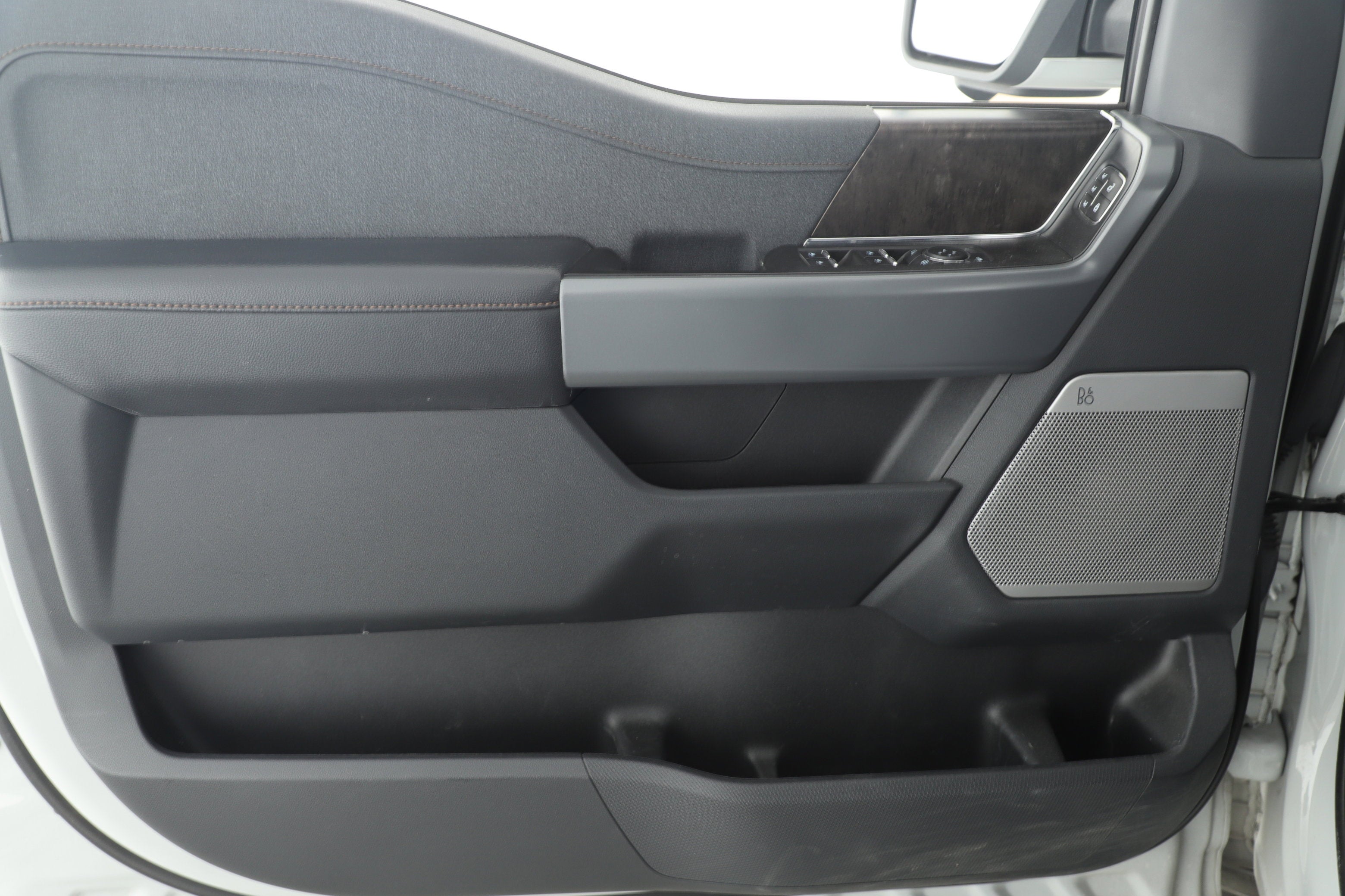 2023 Ford F-150 Lightning Base