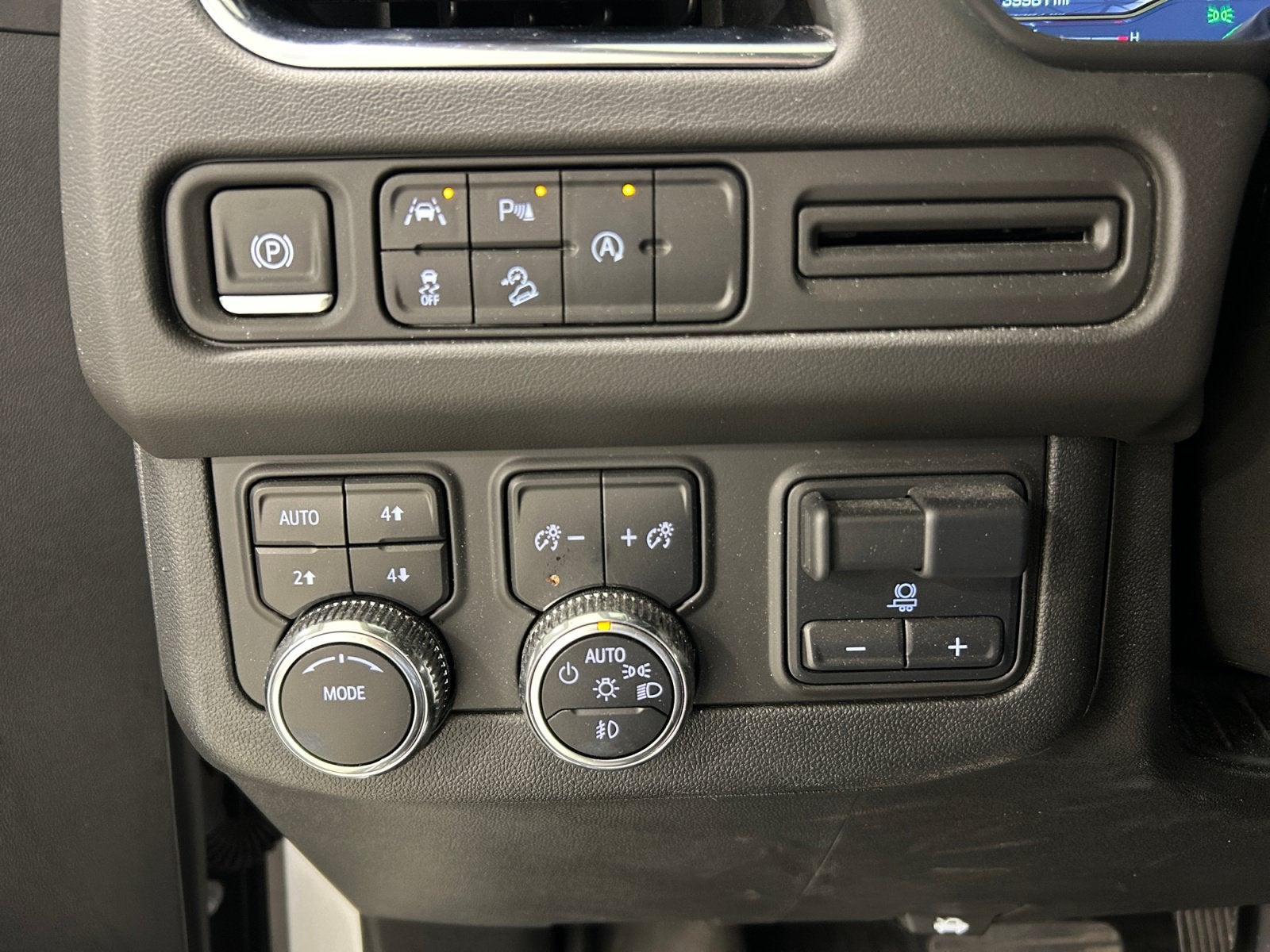 2024 GMC Yukon AT4