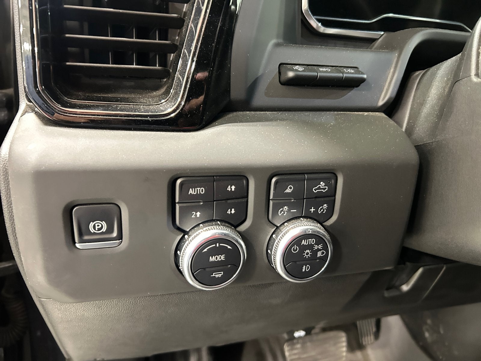 2025 GMC Sierra 2500HD AT4X