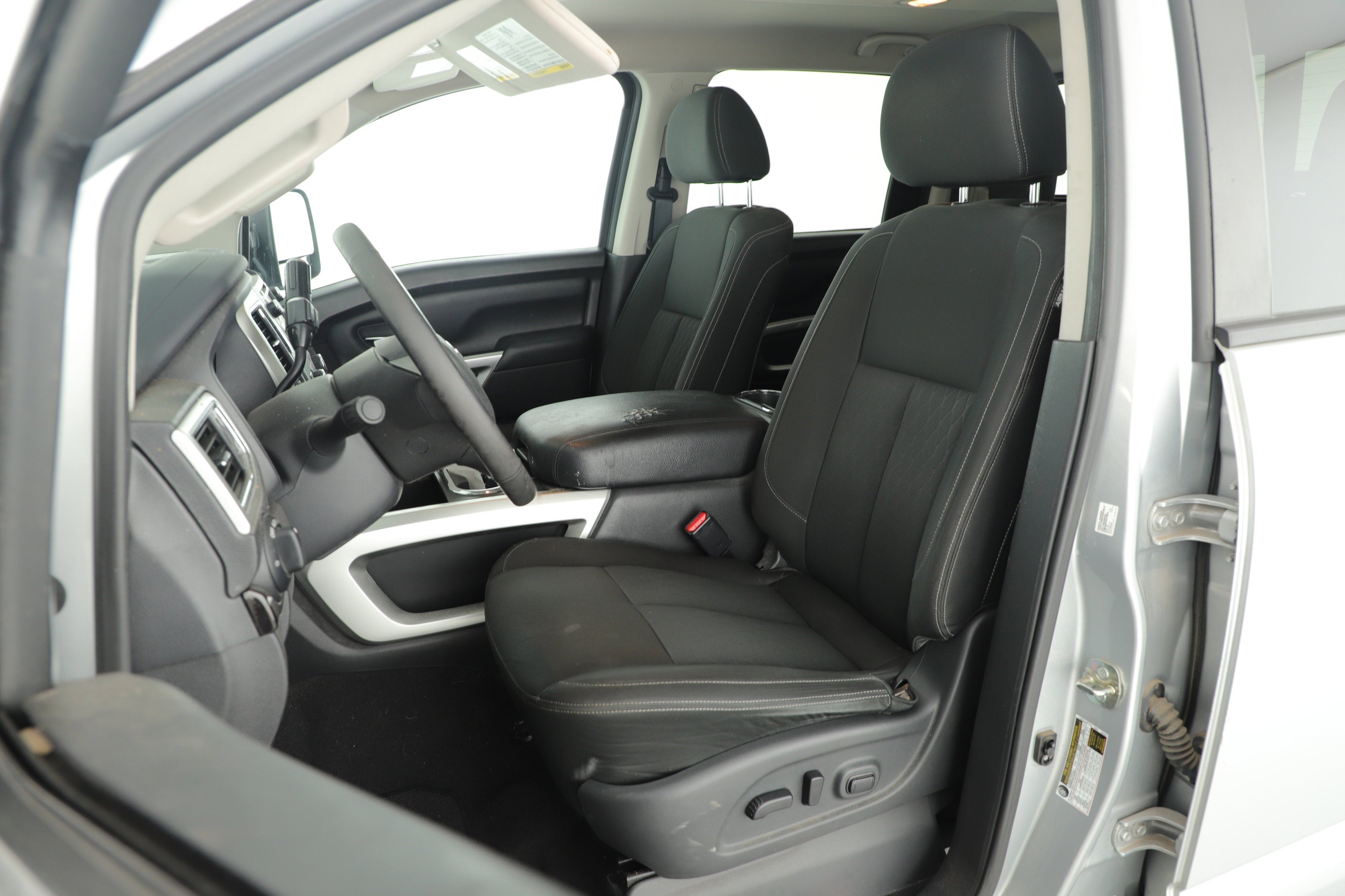 2017 Nissan Titan SV