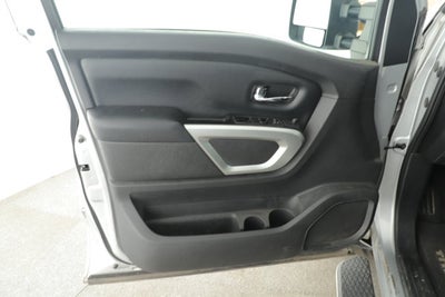 2017 Nissan Titan SV