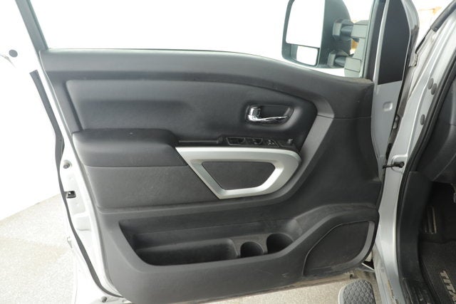 2017 Nissan Titan SV