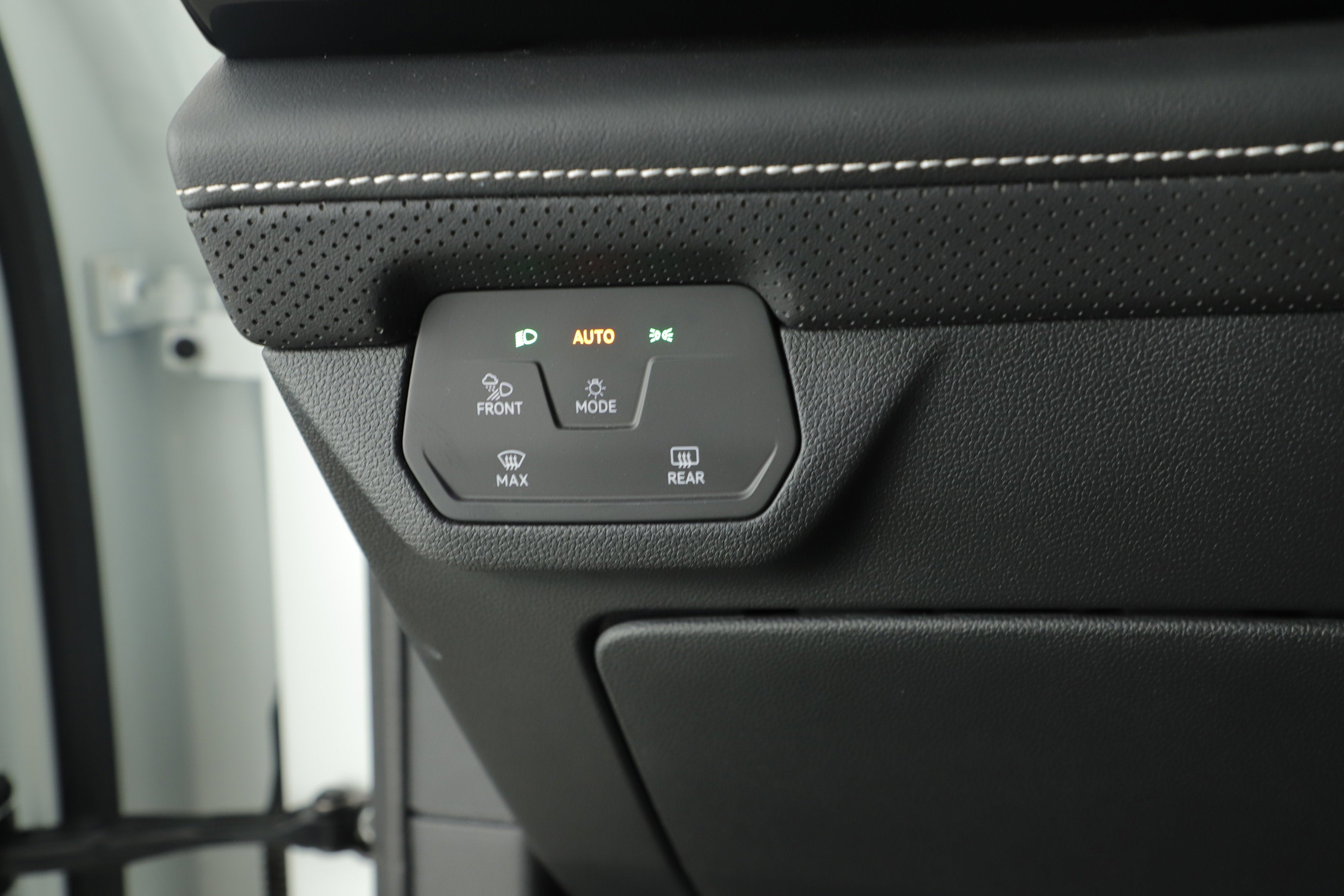 2024 Volkswagen Atlas 2.0T SE with Technology