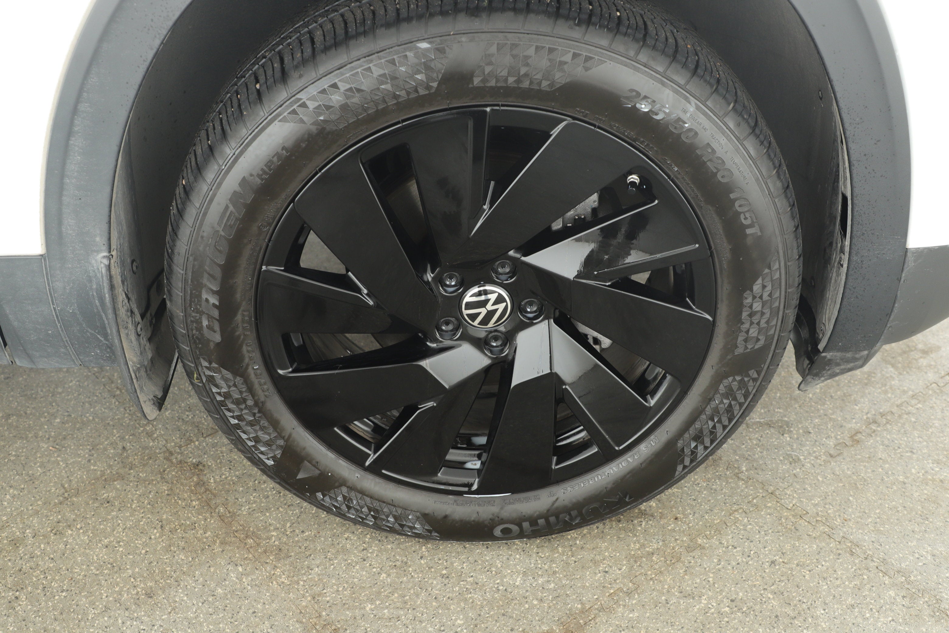 2024 Volkswagen Atlas 2.0T SE with Technology