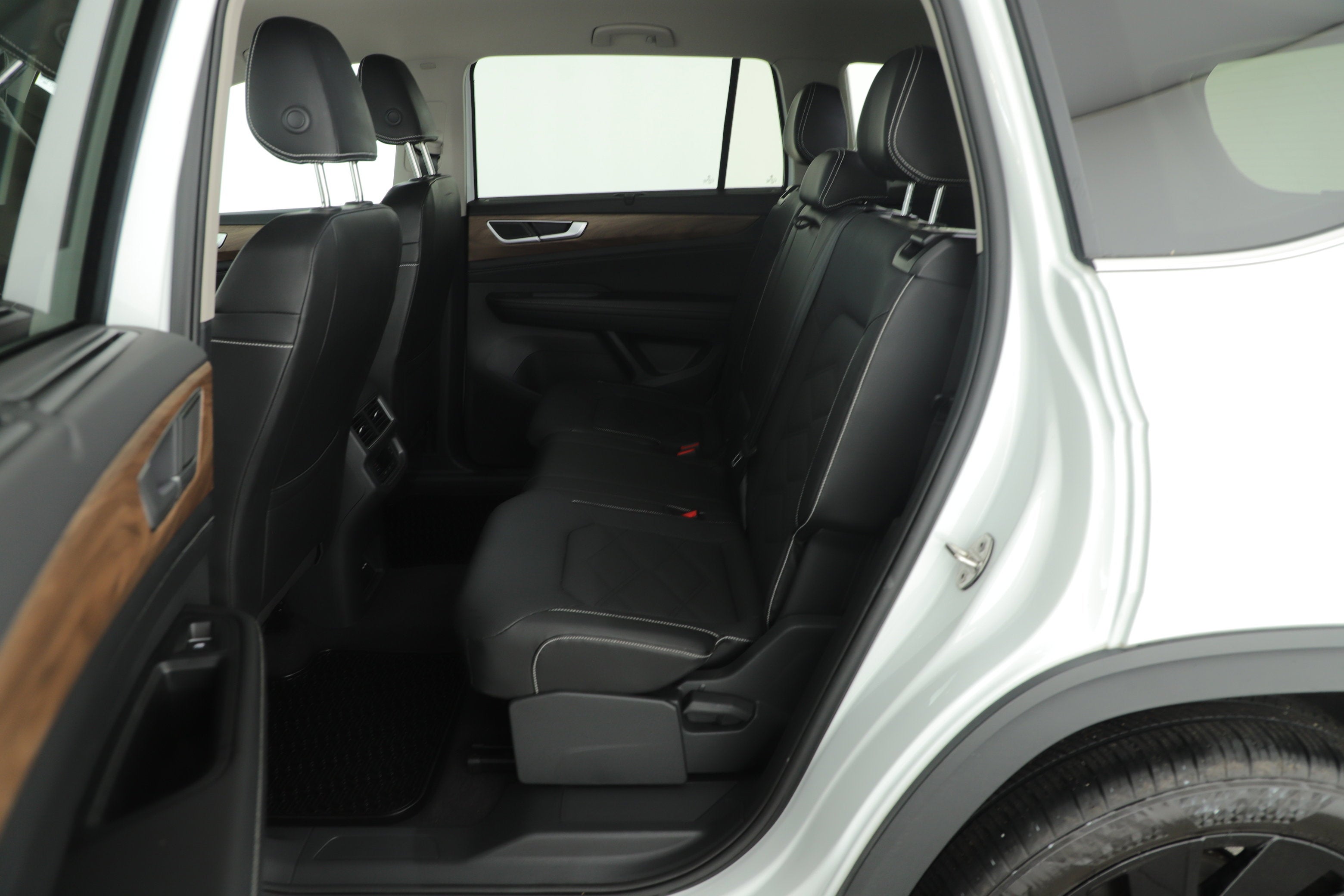 2024 Volkswagen Atlas 2.0T SE with Technology