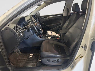 2017 Volkswagen Passat 1.8T SE with Technology