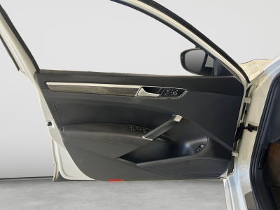 2017 Volkswagen Passat 1.8T SE with Technology
