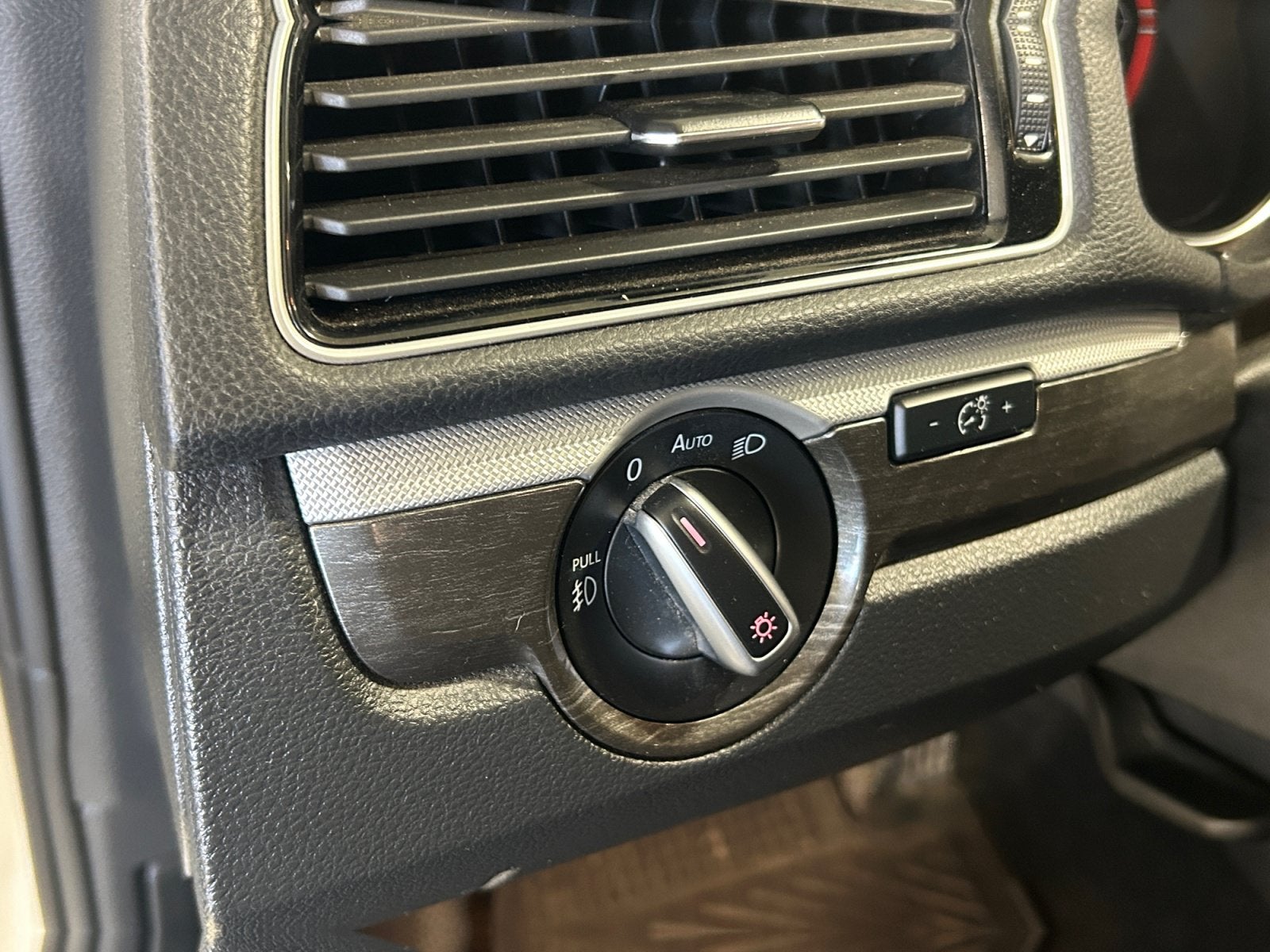 2017 Volkswagen Passat 1.8T SE with Technology