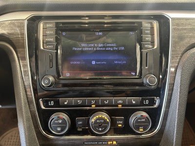 2017 Volkswagen Passat 1.8T SE with Technology