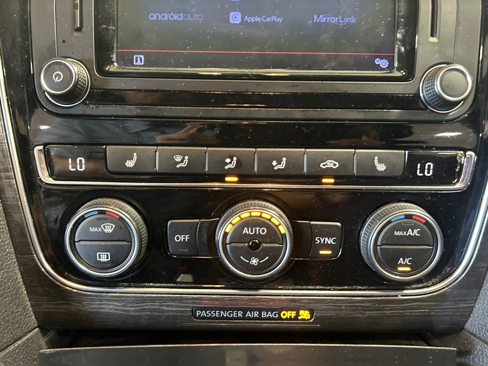 2017 Volkswagen Passat 1.8T SE with Technology