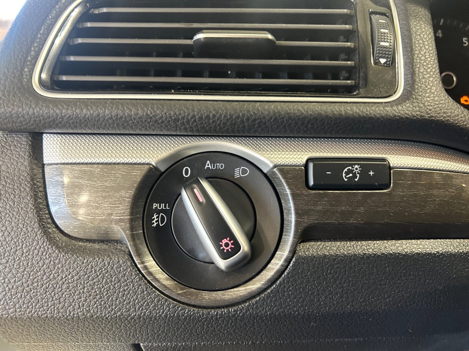 2017 Volkswagen Passat 1.8T SE with Technology