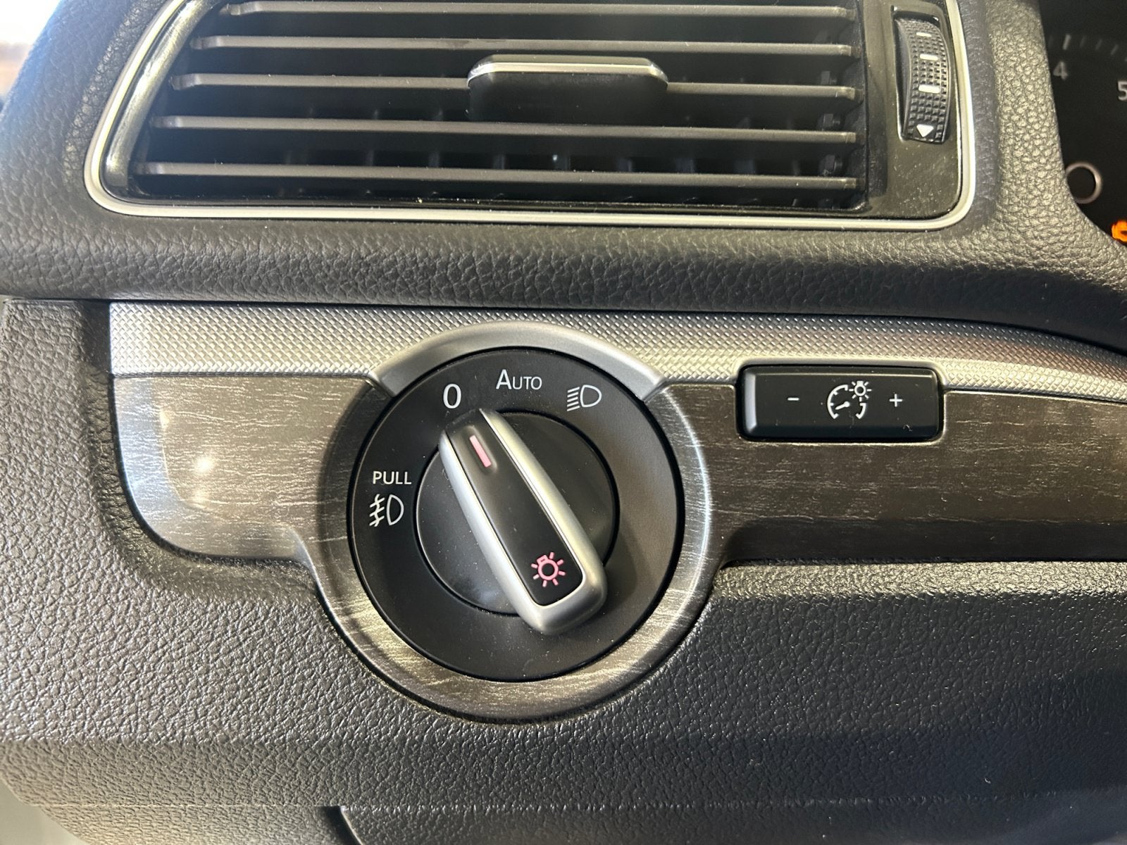 2017 Volkswagen Passat 1.8T SE with Technology