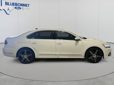 2017 Volkswagen Passat 1.8T SE with Technology