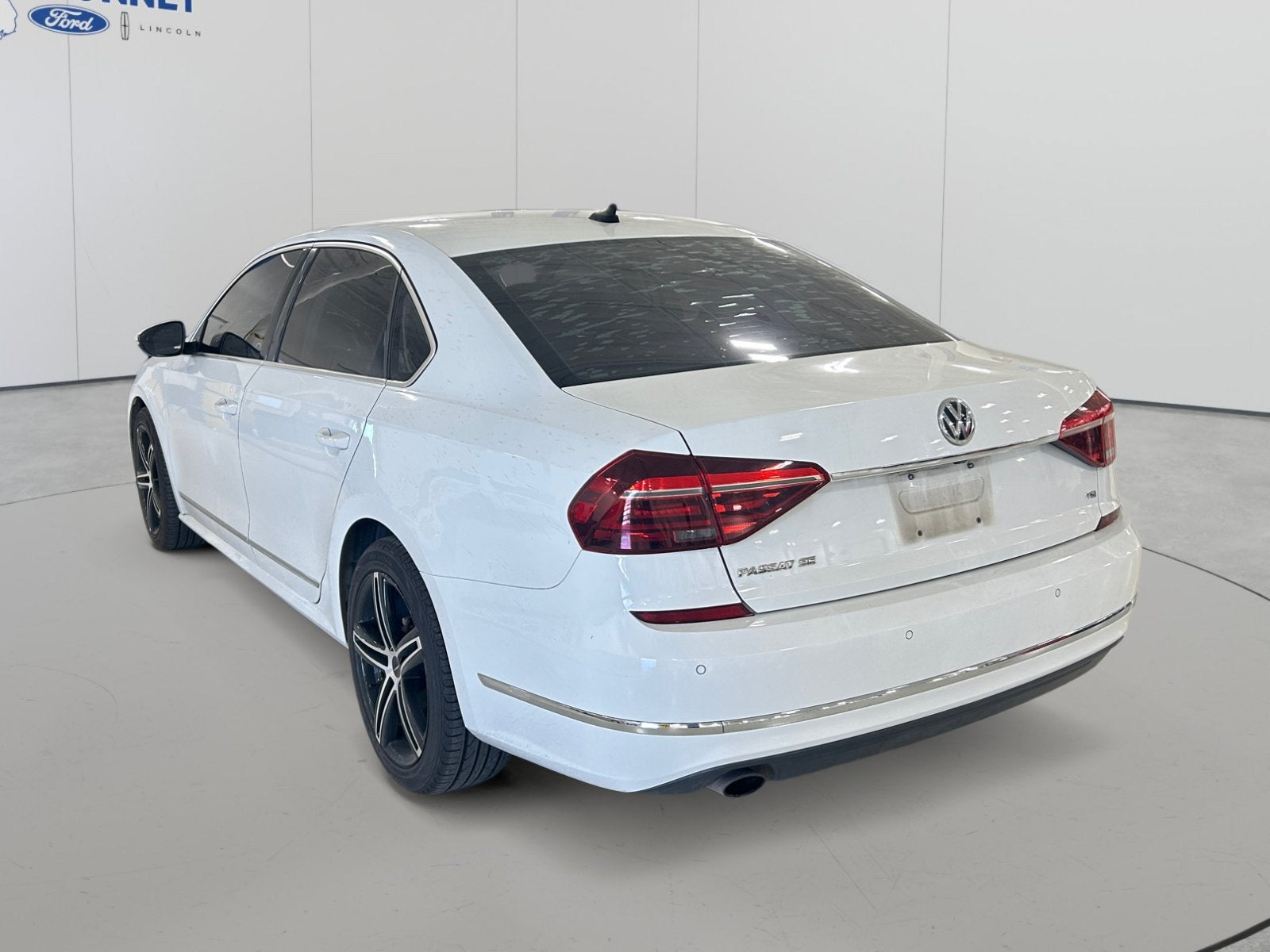 2017 Volkswagen Passat 1.8T SE with Technology