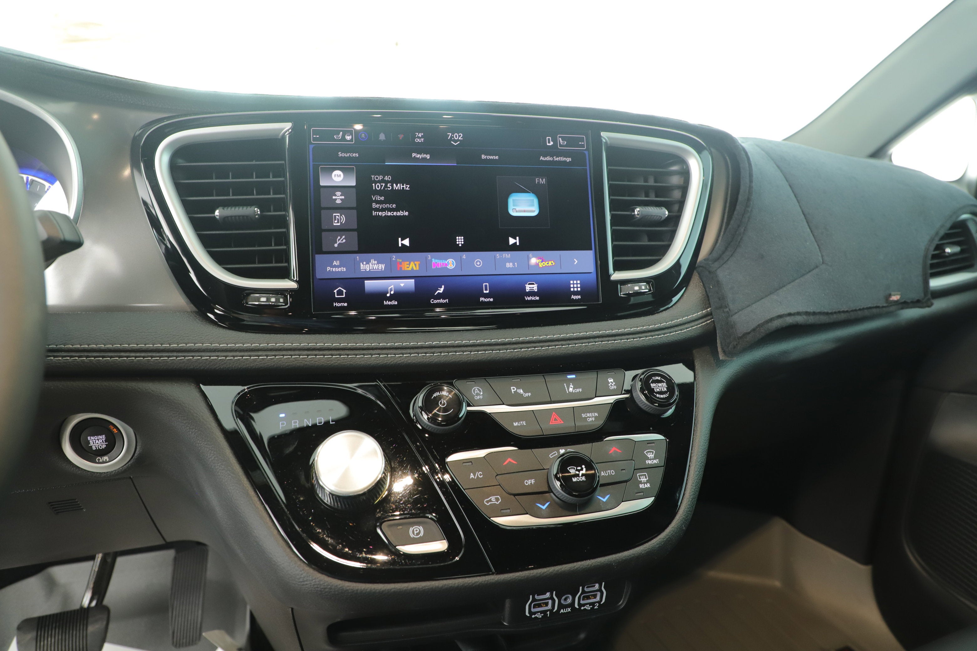 2025 Chrysler Pacifica Select