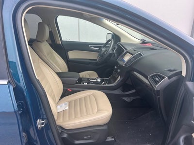 2020 Ford Edge Base