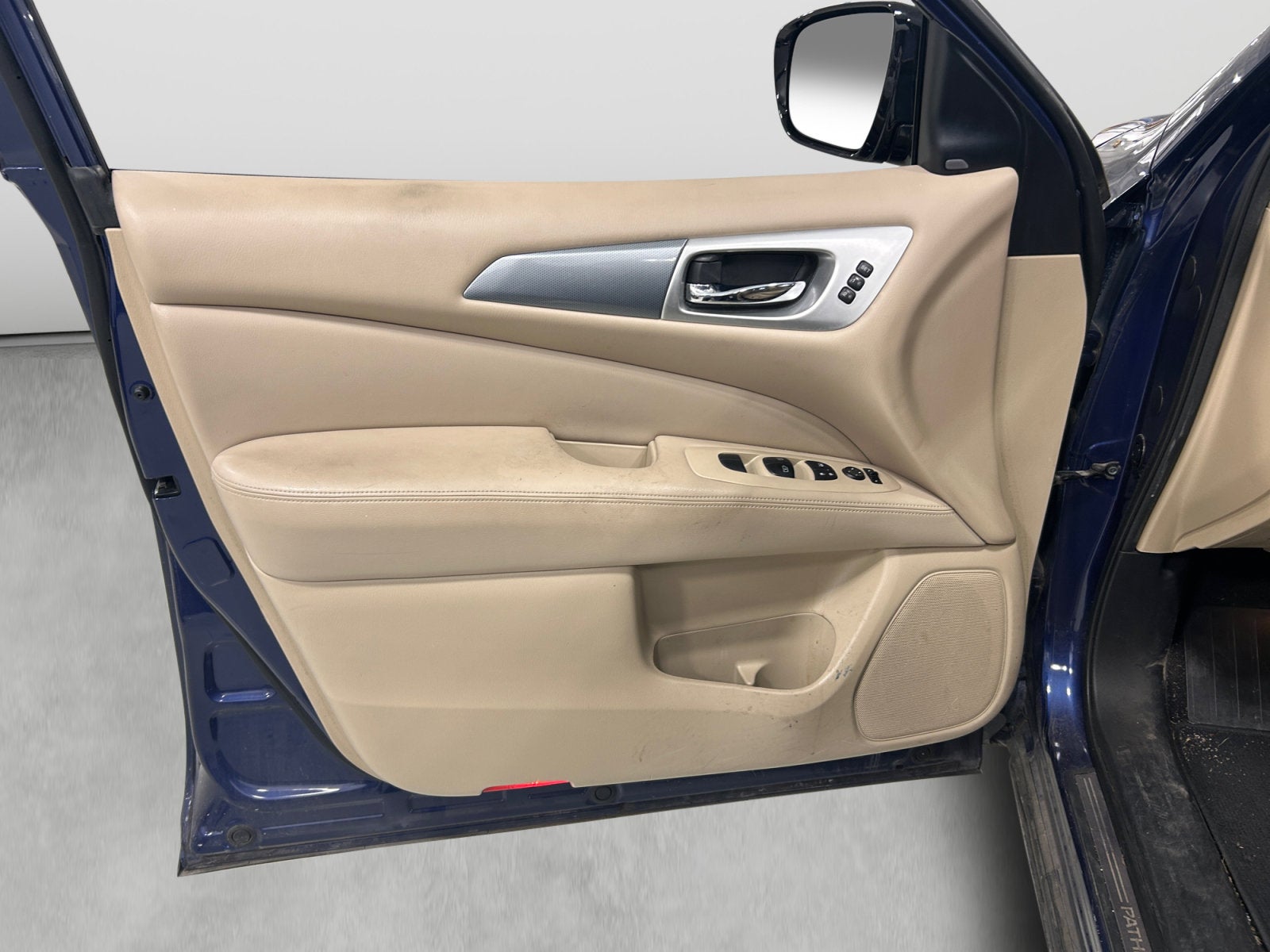 2017 Nissan Pathfinder SL