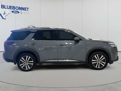 2022 Nissan Pathfinder Platinum