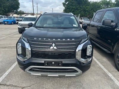2024 Mitsubishi Outlander Base