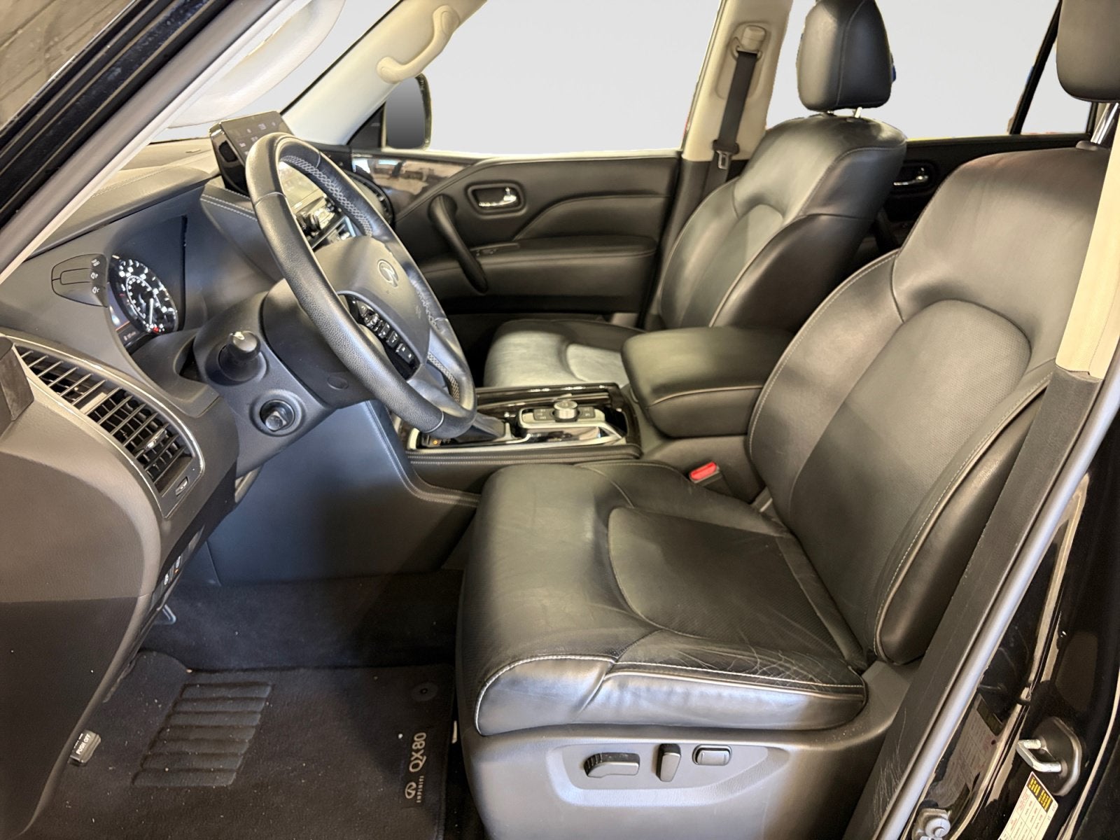 2022 INFINITI QX80 LUXE