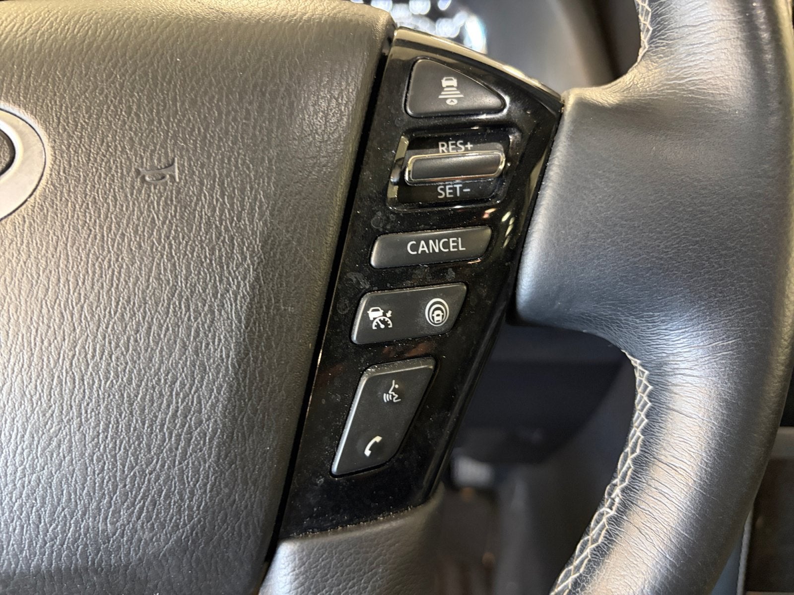 2022 INFINITI QX80 LUXE