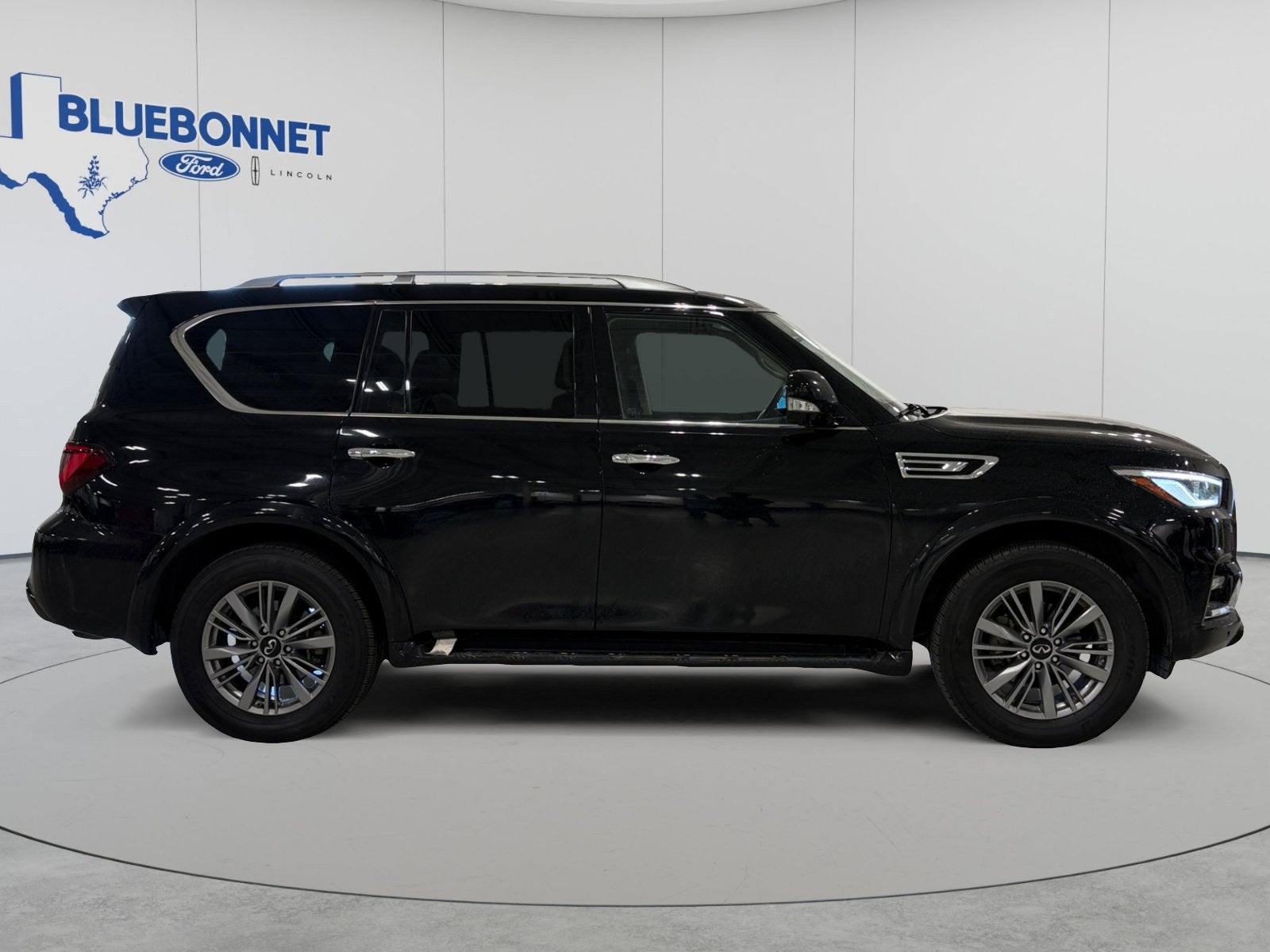2022 INFINITI QX80 LUXE