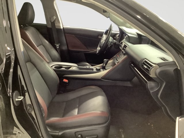 2019 Lexus IS Base