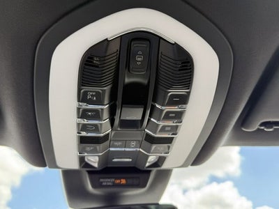 2025 Porsche Macan Base