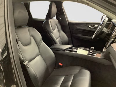 2024 Volvo XC60 Plus Dark Theme
