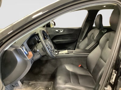 2024 Volvo XC60 Plus Dark Theme