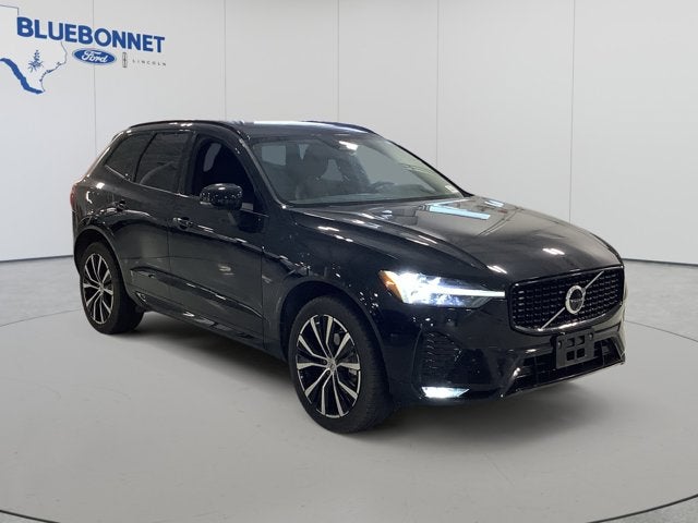 2024 Volvo XC60 Plus Dark Theme