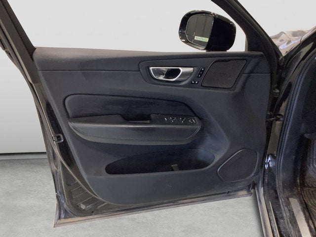 2024 Volvo XC60 Plus Dark Theme