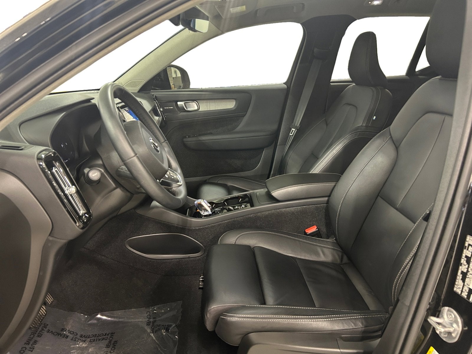 2023 Volvo XC40 Ultimate Bright Theme