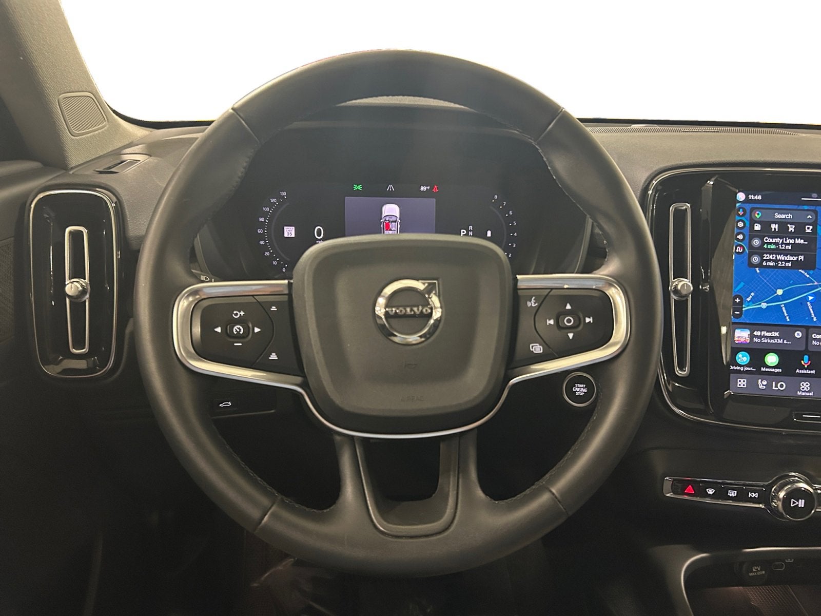 2023 Volvo XC40 Ultimate Bright Theme