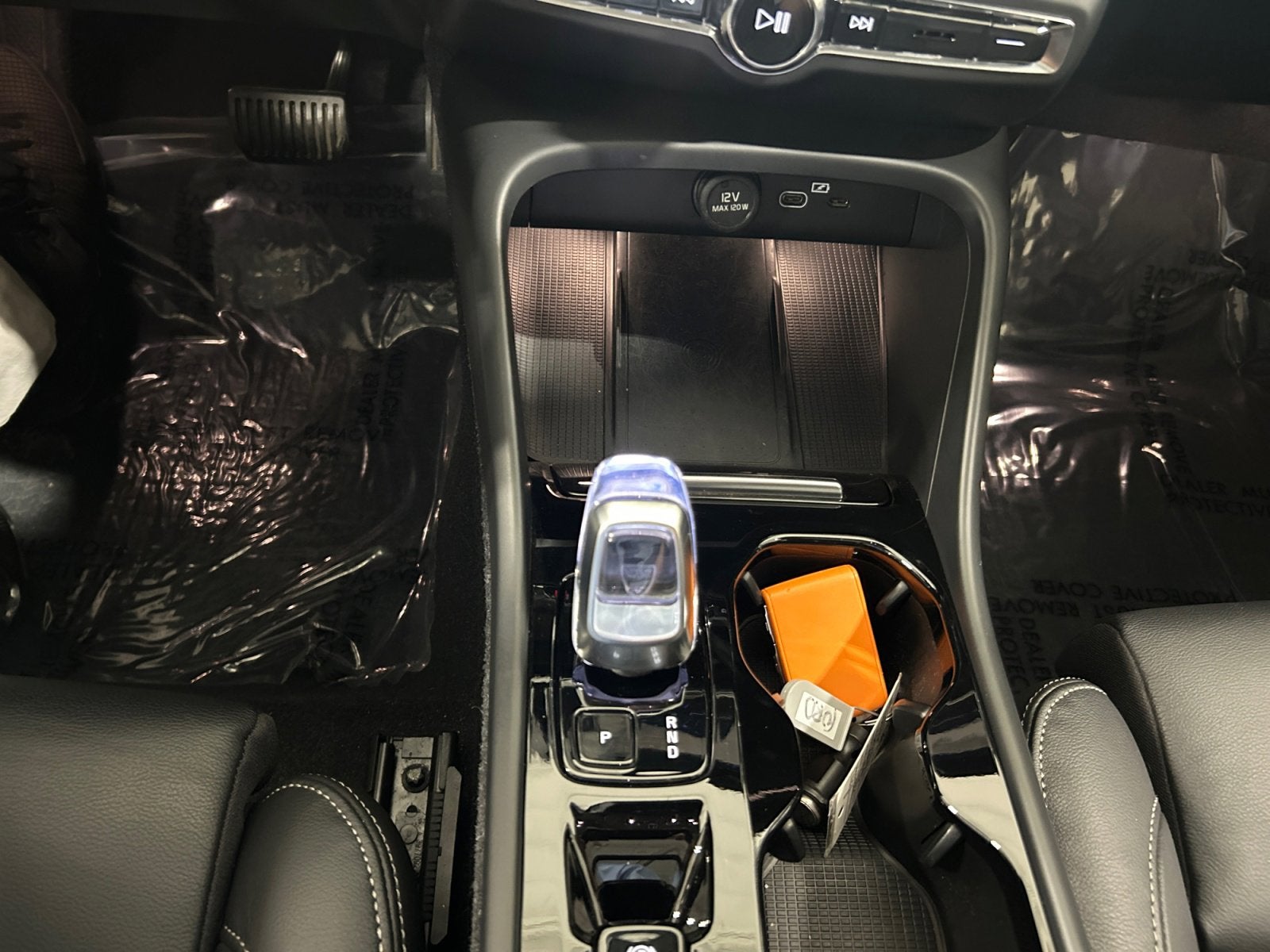2023 Volvo XC40 Ultimate Bright Theme