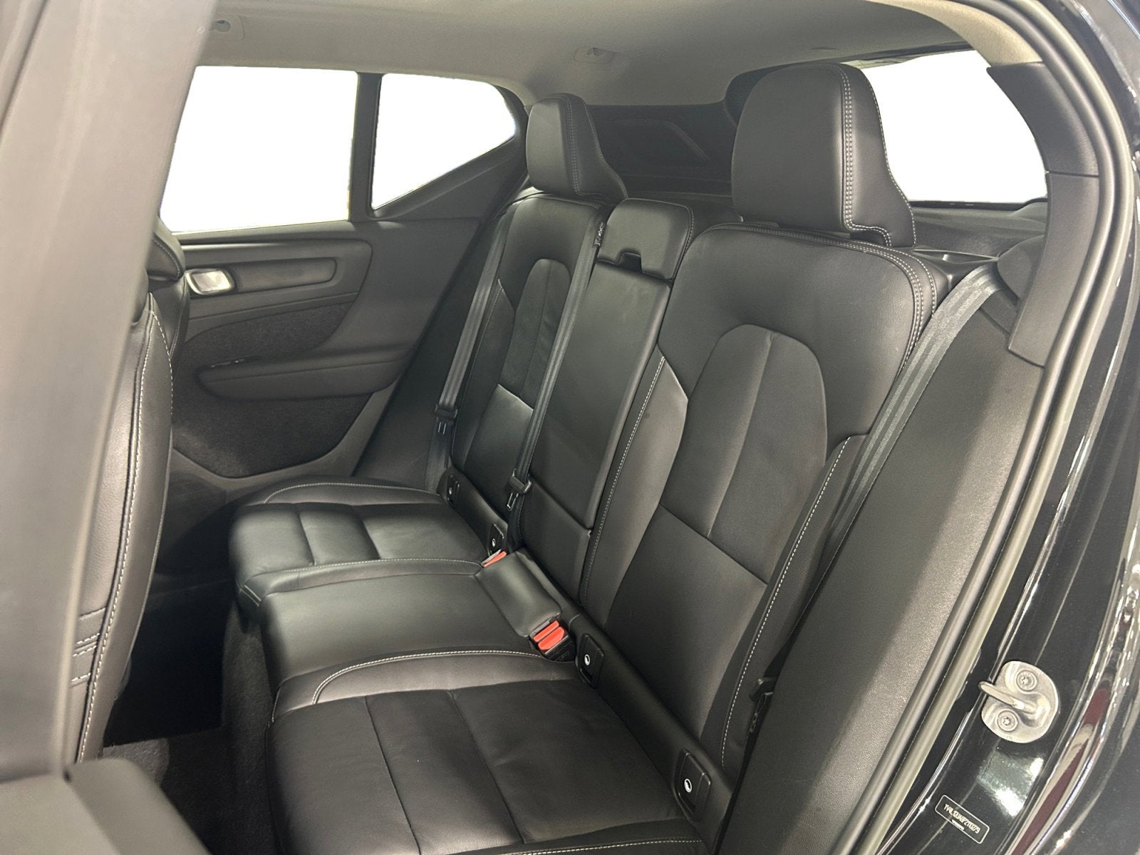 2023 Volvo XC40 Ultimate Bright Theme