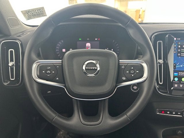 2023 Volvo XC40 Ultimate Bright Theme