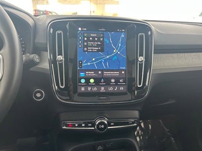 2023 Volvo XC40 Ultimate Bright Theme